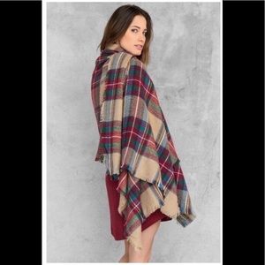 NWT Francesca’s Elegant Soft Oversized Plaid Wrap